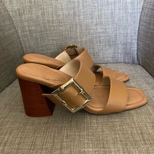 White House Black Market Tan Leather Like New Sandals Size 9.5 MSRP $150